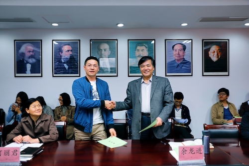 与基层党支部签署责任书