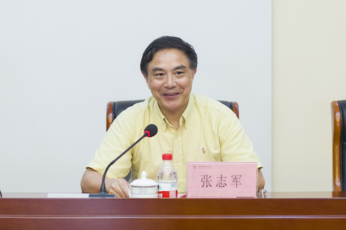  色色视频
党委副书记张志军代表学校向会议致辞